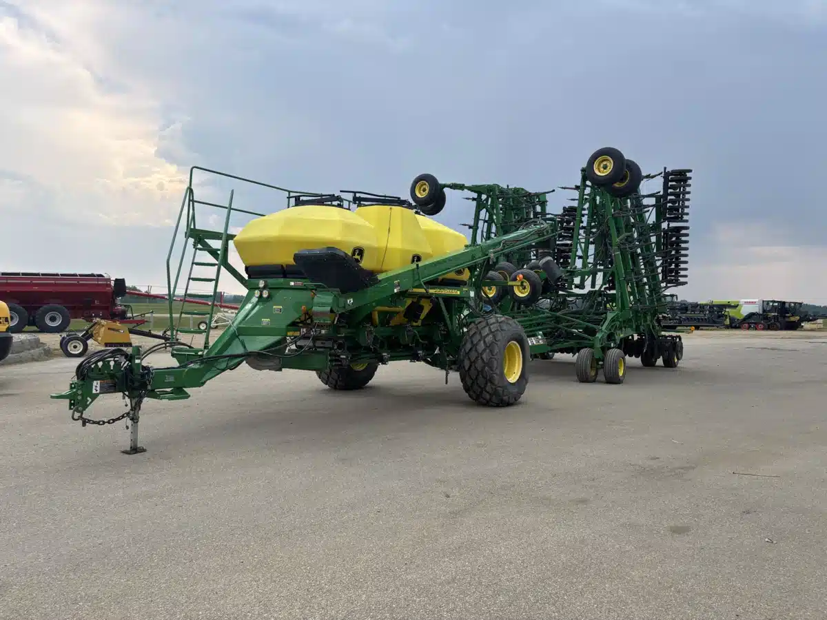 Gallery image 1 for Used 2009 John Deere 1830 Air Seeder