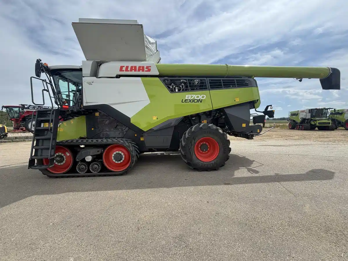 Gallery image 2 for Used 2021 CLAAS LEXION 8700TT Combine