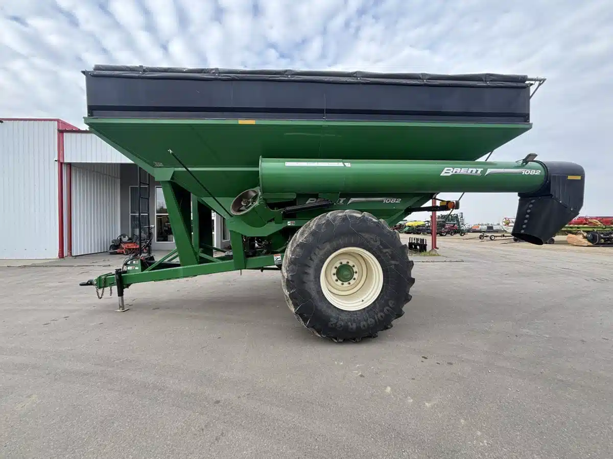 Gallery image 2 for Used 2015 Brent 1082 Grain Cart