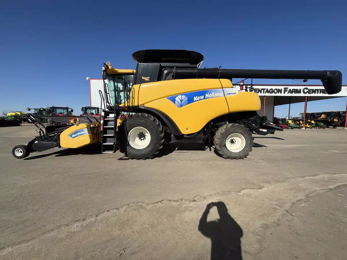 Gallery image 2 for Used 2009 New Holland CR9080 Combine