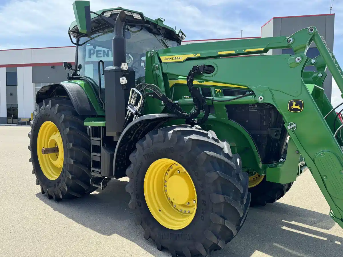 Gallery image 2 for Used 2023 John Deere 7R 230 Tractor