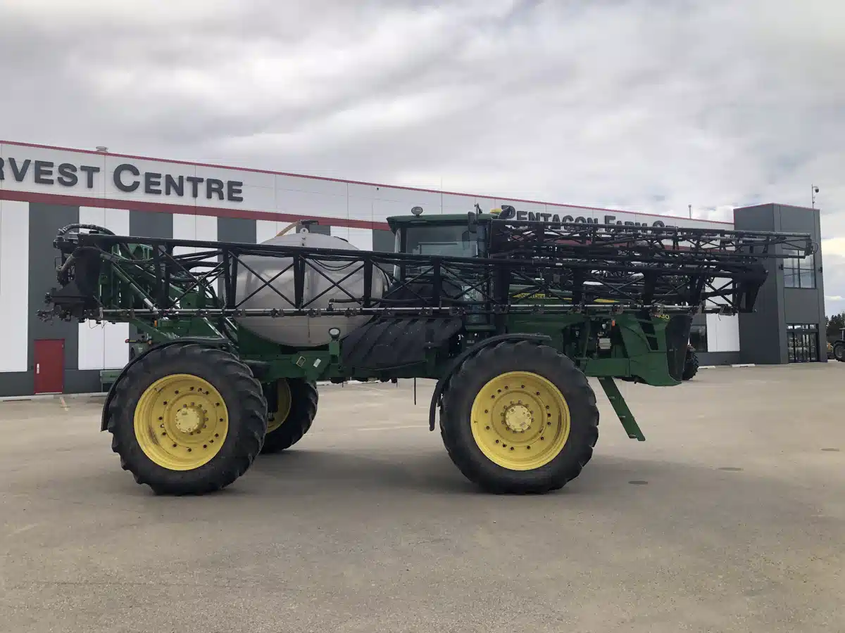 Gallery image 2 for Used 2011 John Deere 4930 Sprayer - Self Propelled