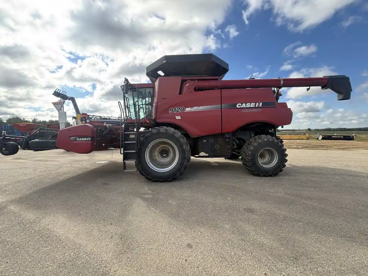 Gallery image 2 for Used 2010 Case IH 9120 Combine