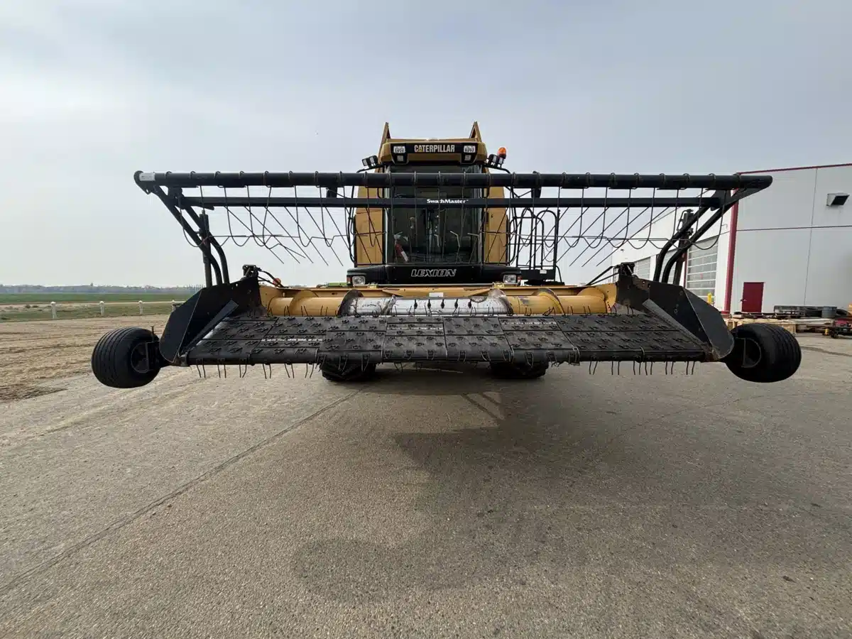 Gallery image 2 for Used 2005 Caterpillar 470R Combine