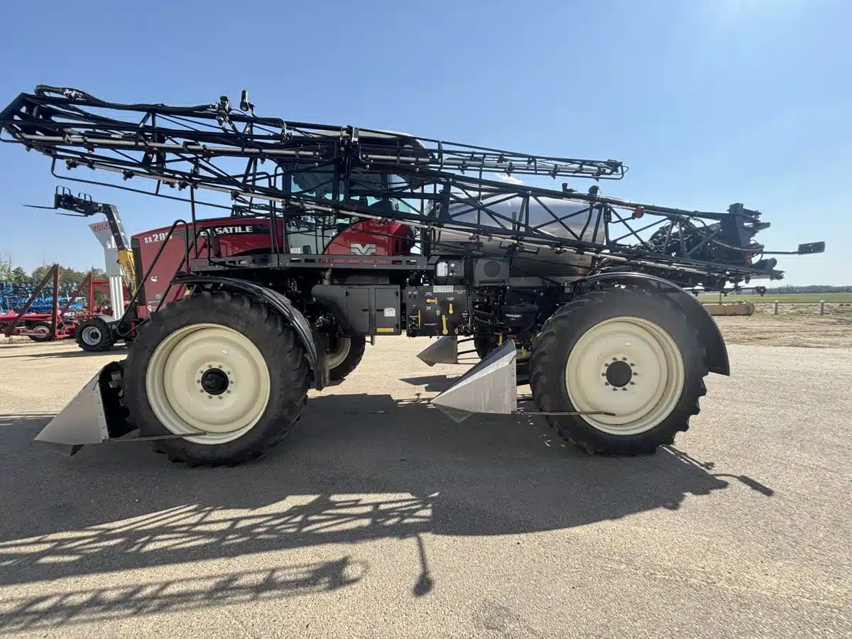 Gallery image 2 for Used 2016 Versatile SX280 Sprayer - Self Propelled