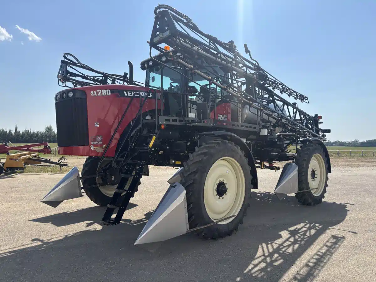Gallery image 1 for Used 2016 Versatile SX280 Sprayer - Self Propelled
