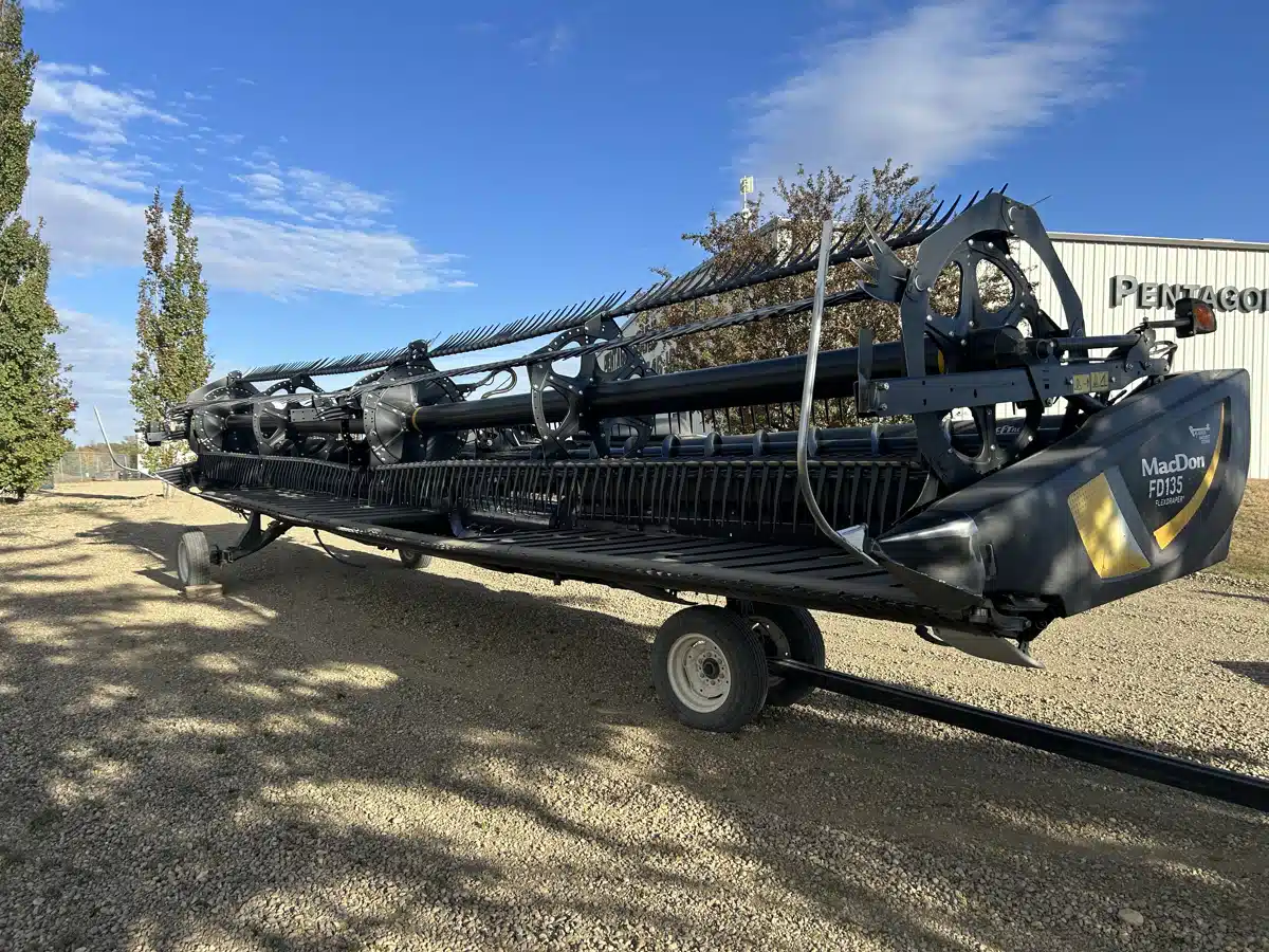 Gallery image 1 for Used 2018 MacDon FD135 Header Combine