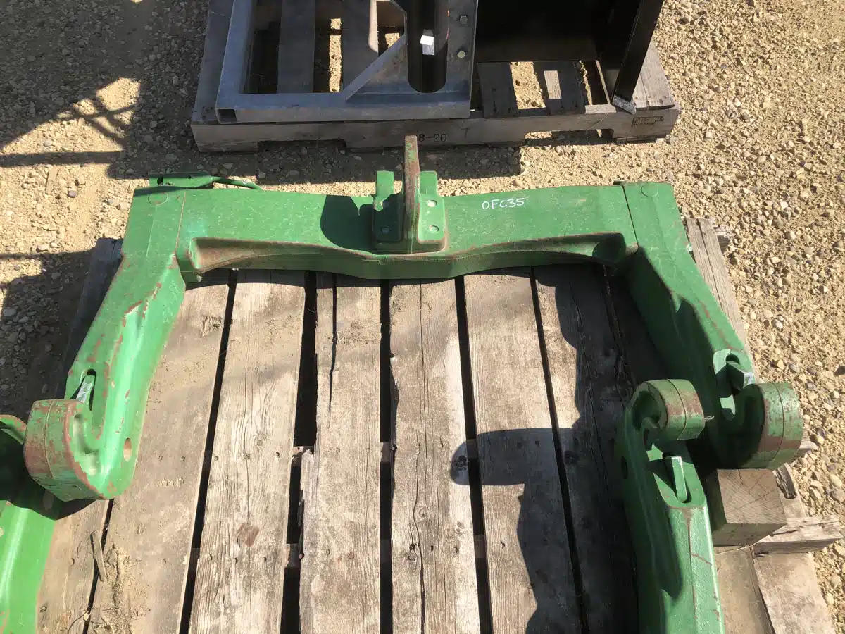 Gallery image 2 for Used John Deere CAT 3 Hitch