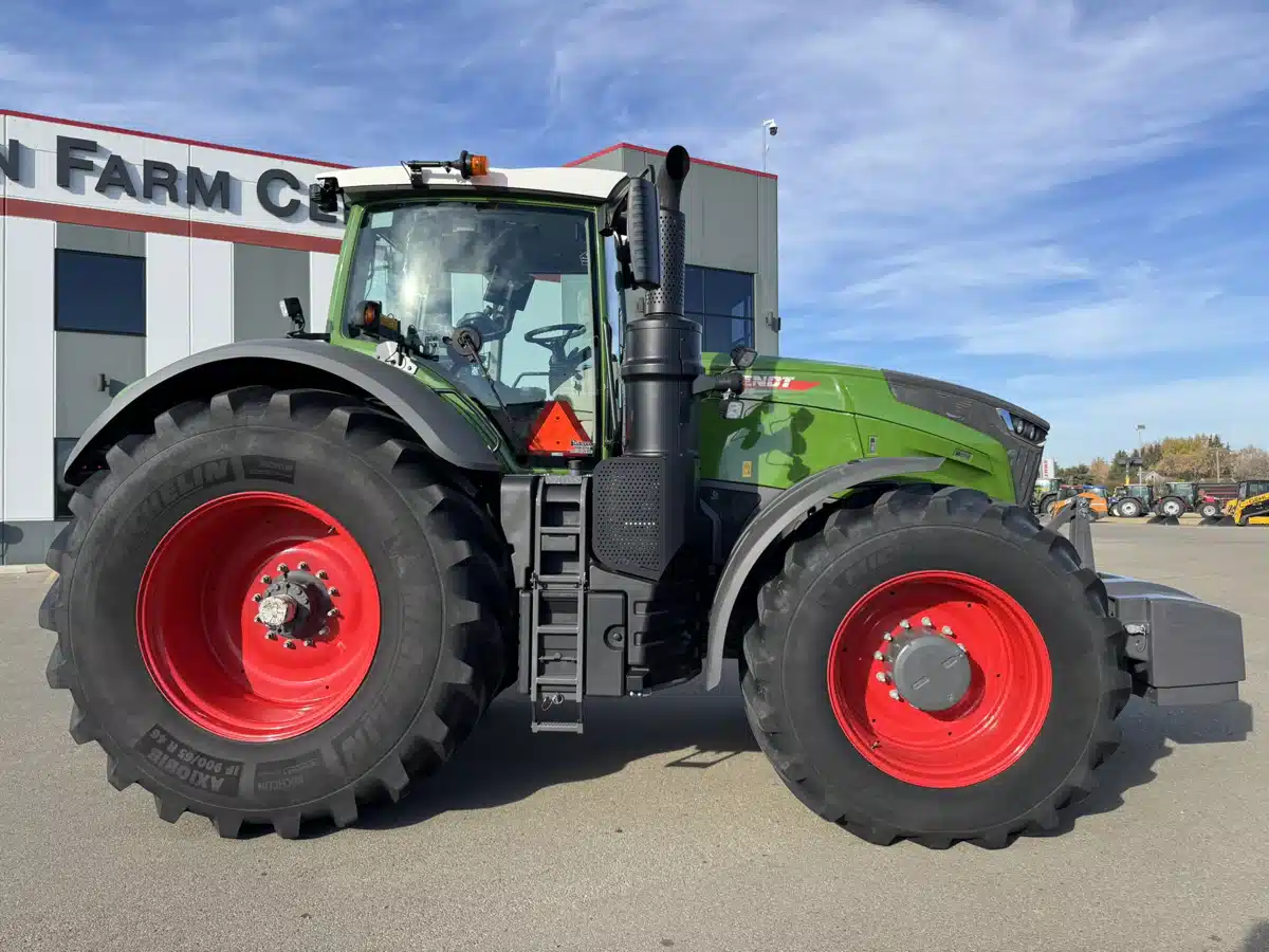 Gallery image 2 for Used 2023 Fendt 1042 Gen3 Tractor