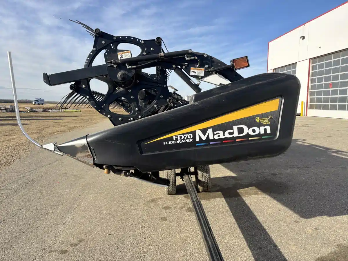 Gallery image 2 for 2011 MacDon FD75 Header Combine