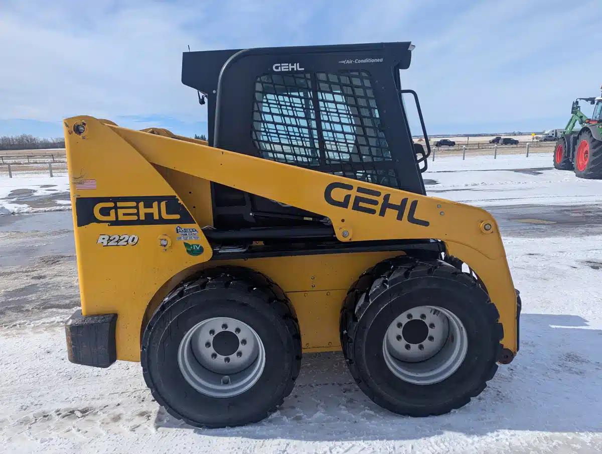 Gallery image 2 for 2022 Unspecified R220 Skid Steer