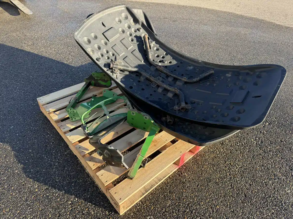 Photo de la Galerie 2 pour John Deere Fenders & Loader Mounts chargeur frontal