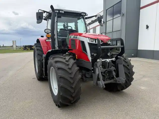 Photo de la Galerie 2 pour 2026 Massey Ferguson 6S.145 Efficient Tracteur
