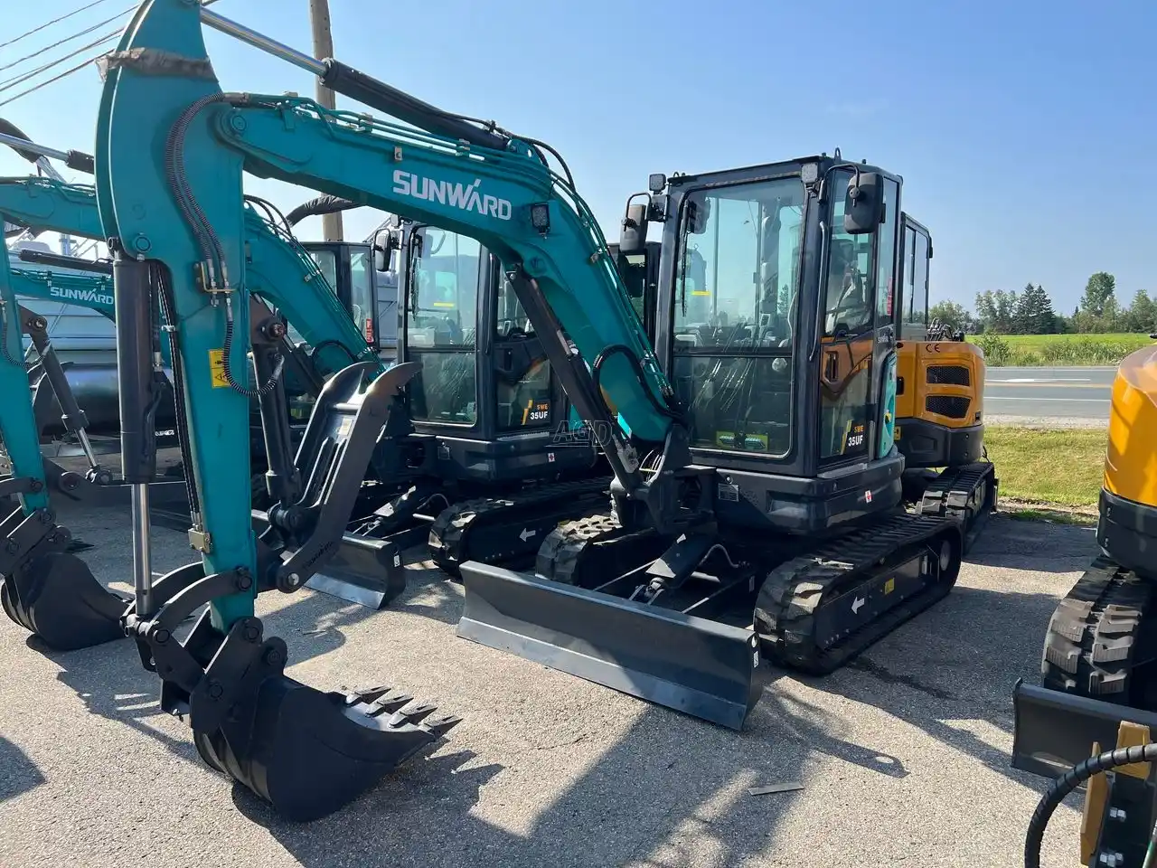 Gallery image 1 for New 2024 Sunward SWE35UF Excavator