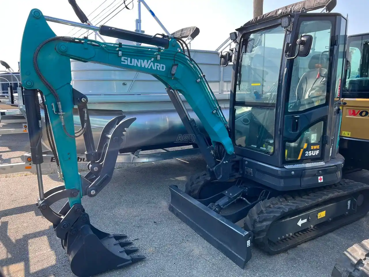 Gallery image 1 for New 2024 Sunward SWE25UF Excavator