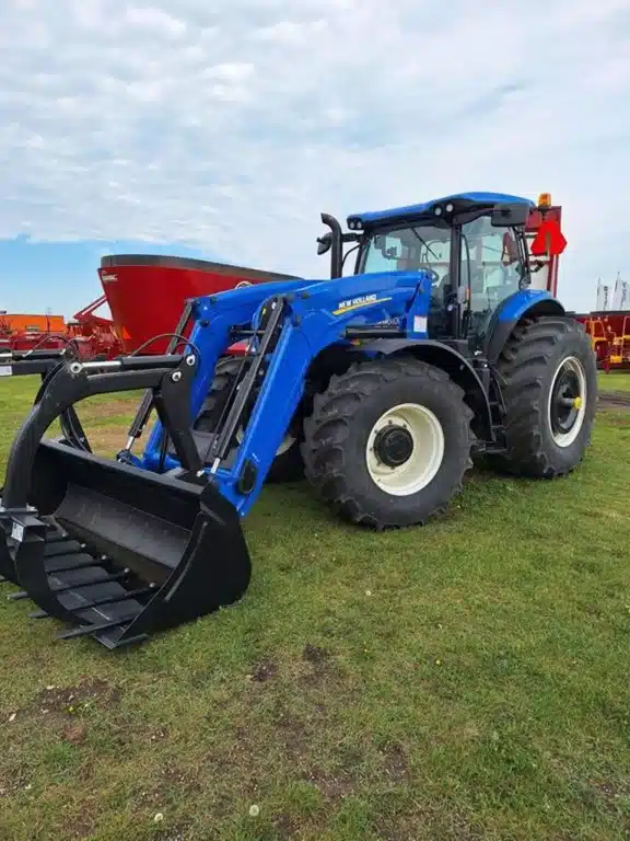 Gallery image 2 for New 2024 New Holland T7.210 Tractor