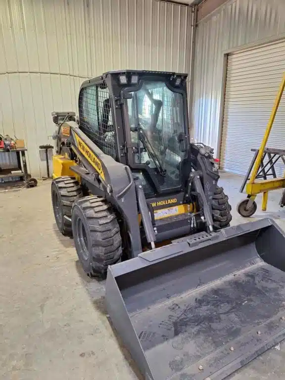 Gallery image 1 for New 2024 New Holland L320 Skid Steer