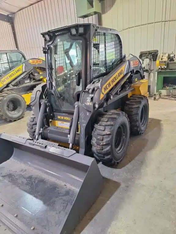 Gallery image 2 for New 2024 New Holland L320 Skid Steer