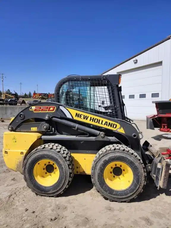 Gallery image 2 for 2014 New Holland L220 Skid Steer