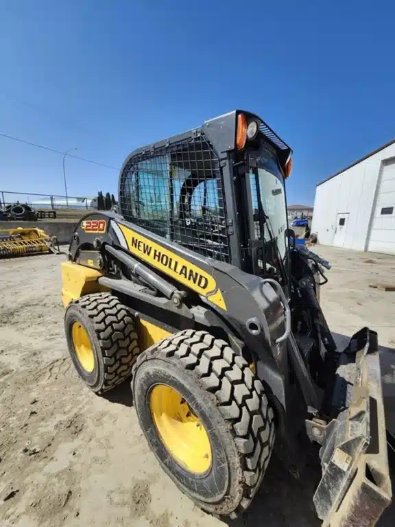 Gallery image 1 for 2014 New Holland L220 Skid Steer