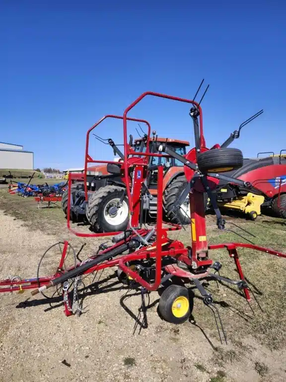 Gallery image 2 for New 2023 New Holland Proted™ Rotary Tedders 3417 Tedder