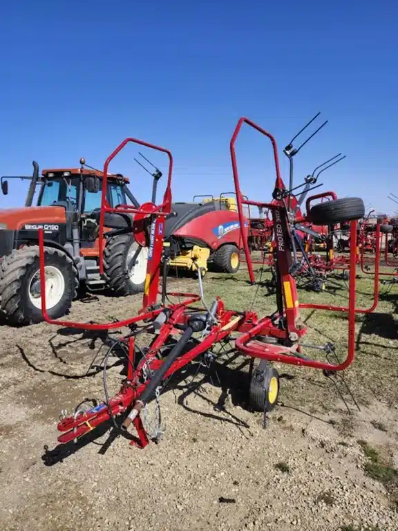 Gallery image 2 for New 2023 New Holland Proted™ Rotary Tedders 3417 Tedder
