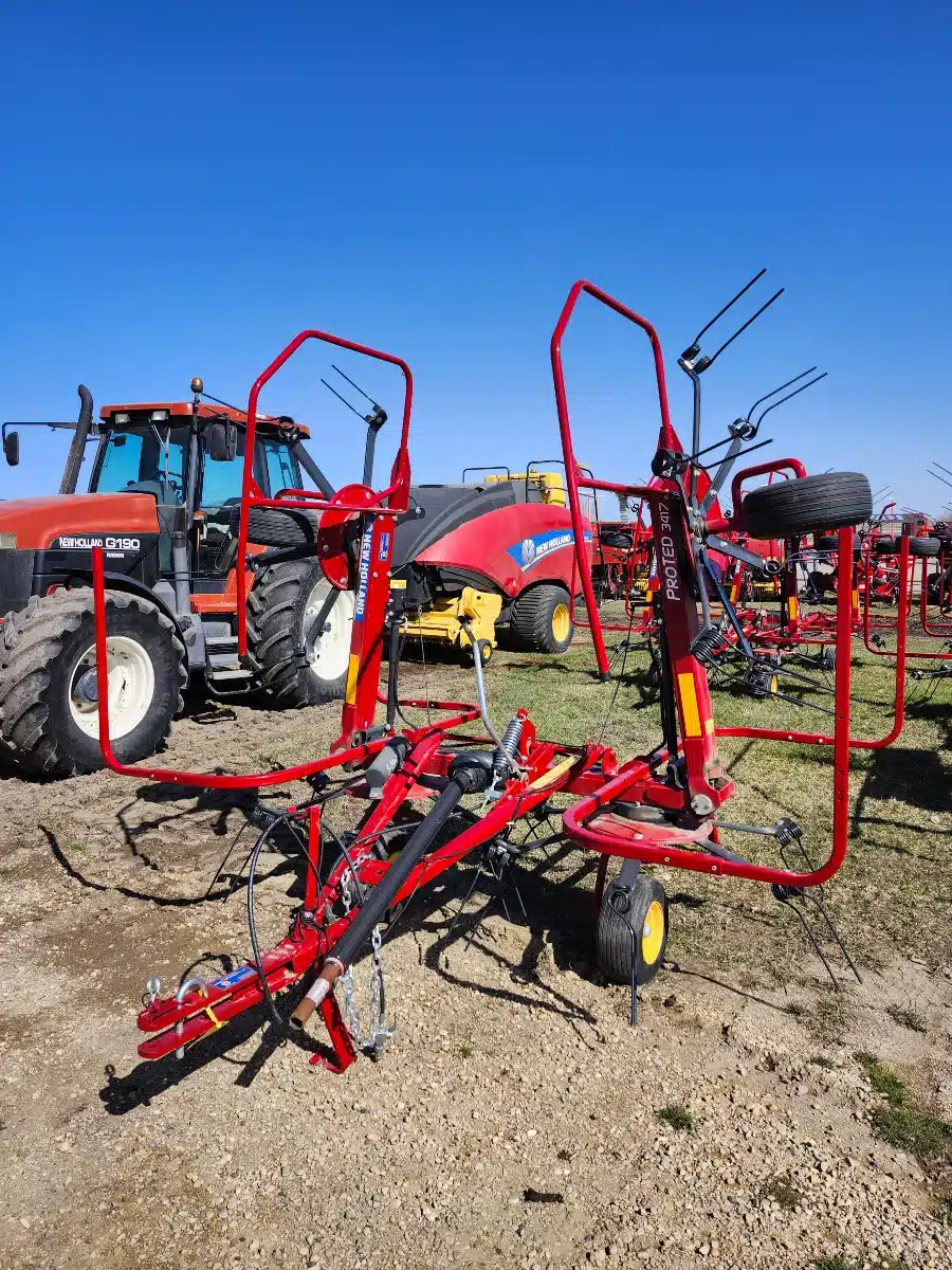 Gallery image 1 for New 2023 New Holland Proted™ Rotary Tedders 3417 Rake