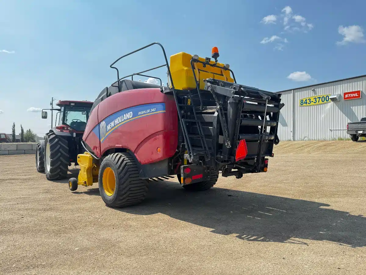 Gallery image 2 for Used 2014 New Holland BIG BALER 340R PLUS Square Baler - Large
