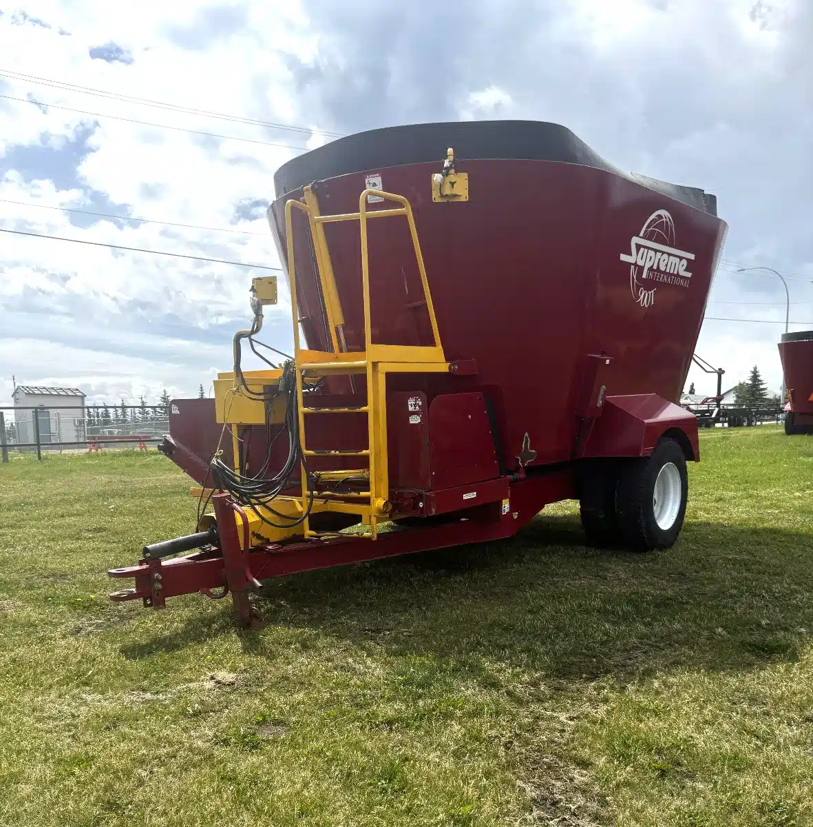 Gallery image 2 for Used 2018 Supreme 900T Feed Wagon