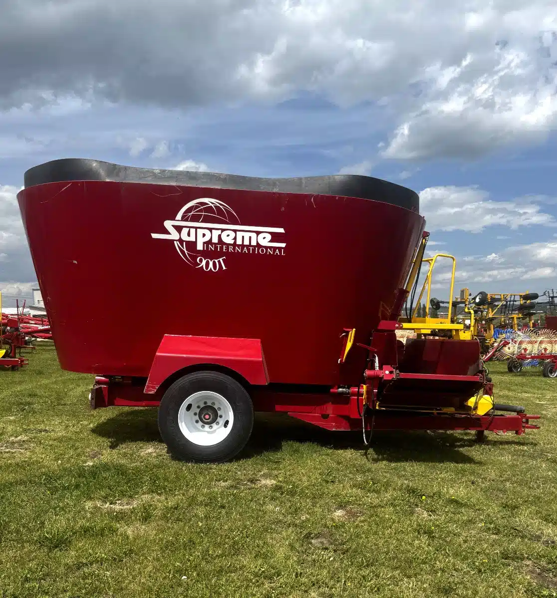 Gallery image 1 for Used 2018 Supreme 900T Feed Wagon