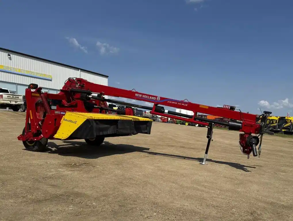 Gallery image 2 for New 2024 New Holland 310R Disc Mower Conditioner