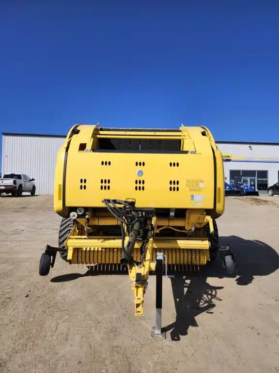Gallery image 2 for New 2024 New Holland ROLL-BELT 560 Round Baler