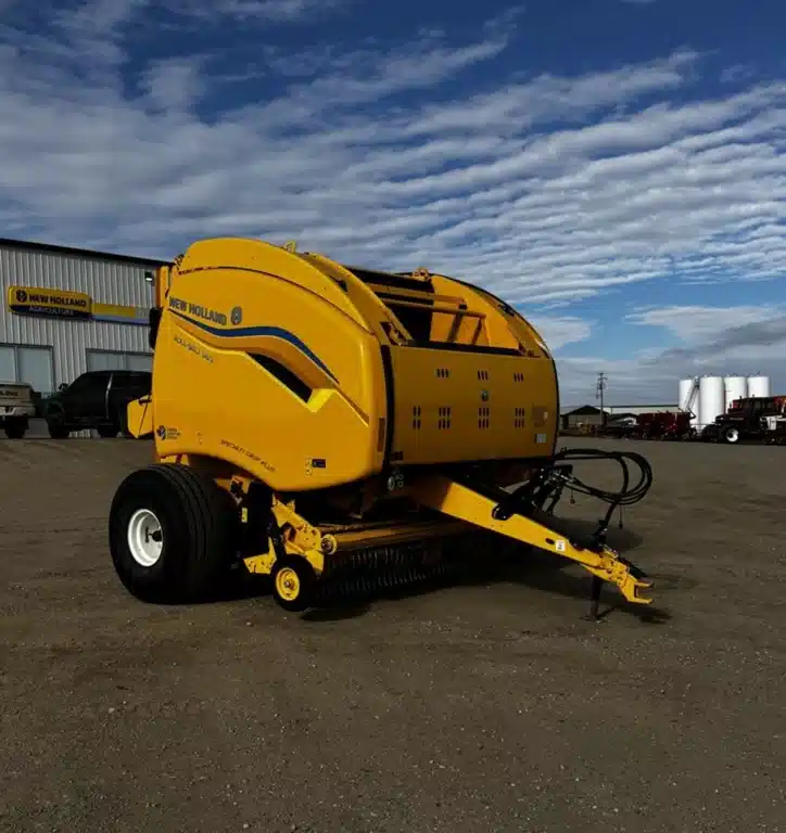Gallery image 1 for Used 2023 New Holland Roll-Belt™ Round Balers 560 Round Baler