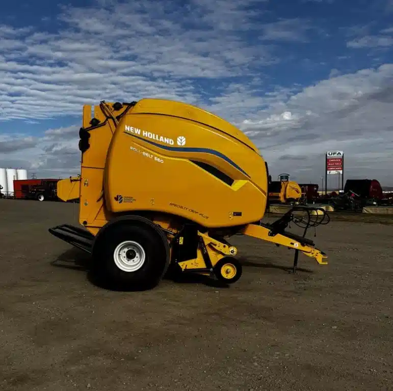 Gallery image 2 for Used 2023 New Holland Roll-Belt™ Round Balers 560 Round Baler
