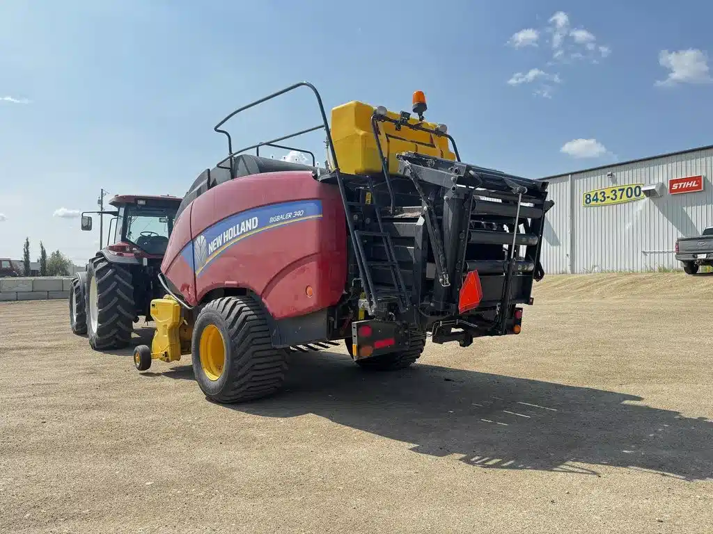 Used 2014 New Holland 340 PLUS Round Baler
