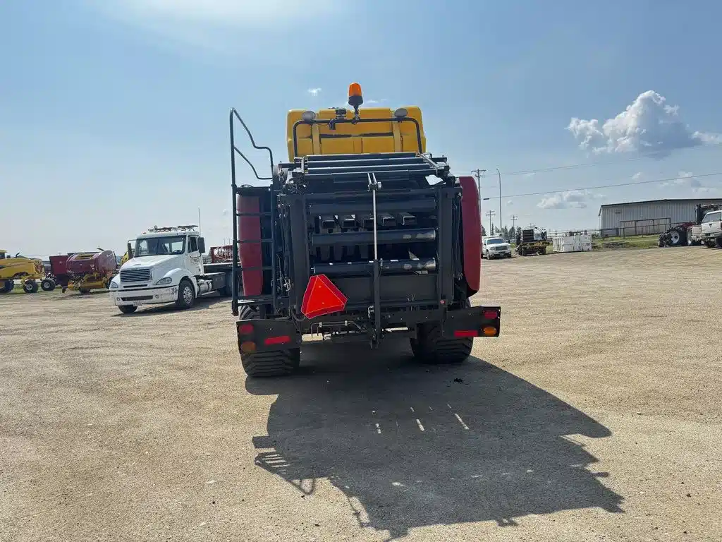 Gallery image 2 for 2014 New Holland 340 PLUS Square Baler - Large