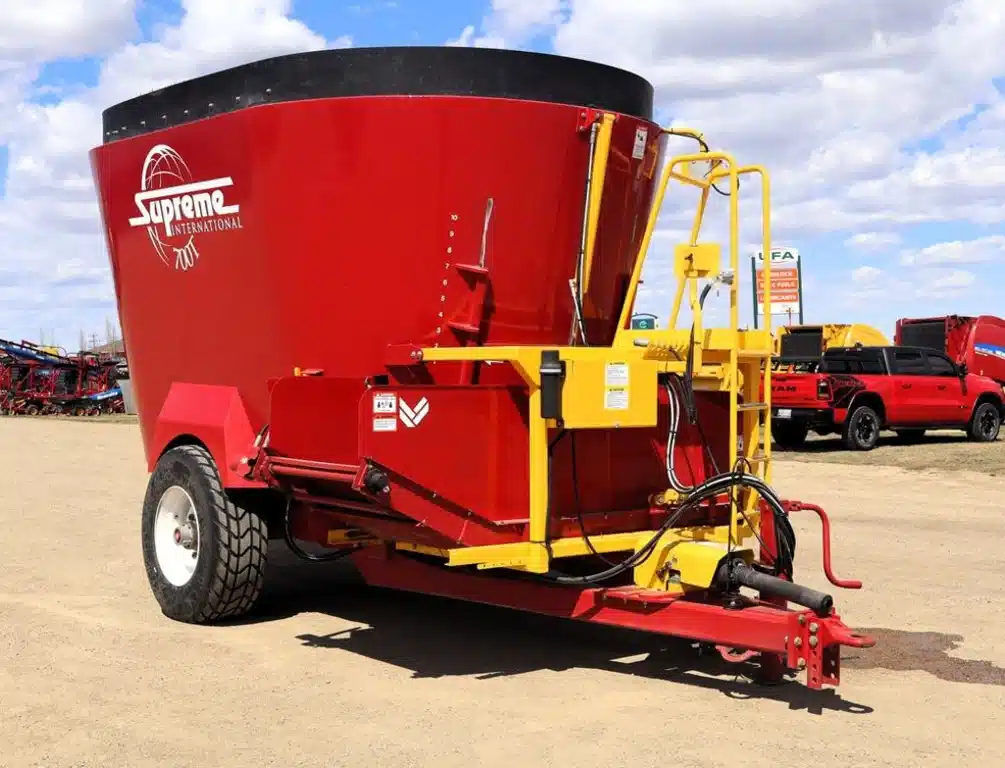 Gallery image 1 for 2023 Supreme 700T TMR Mixer