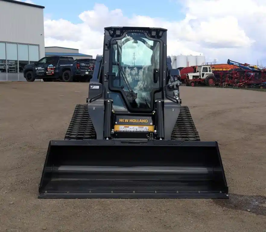 Photo de la Galerie 2 pour 2026 New Holland Construction C345 chargeuse à direction à glissement