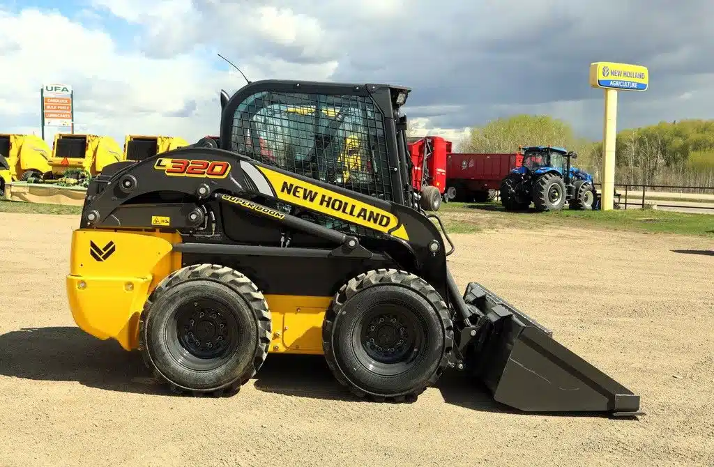 Gallery image 2 for 2026 New Holland Construction L320 Skid Steer