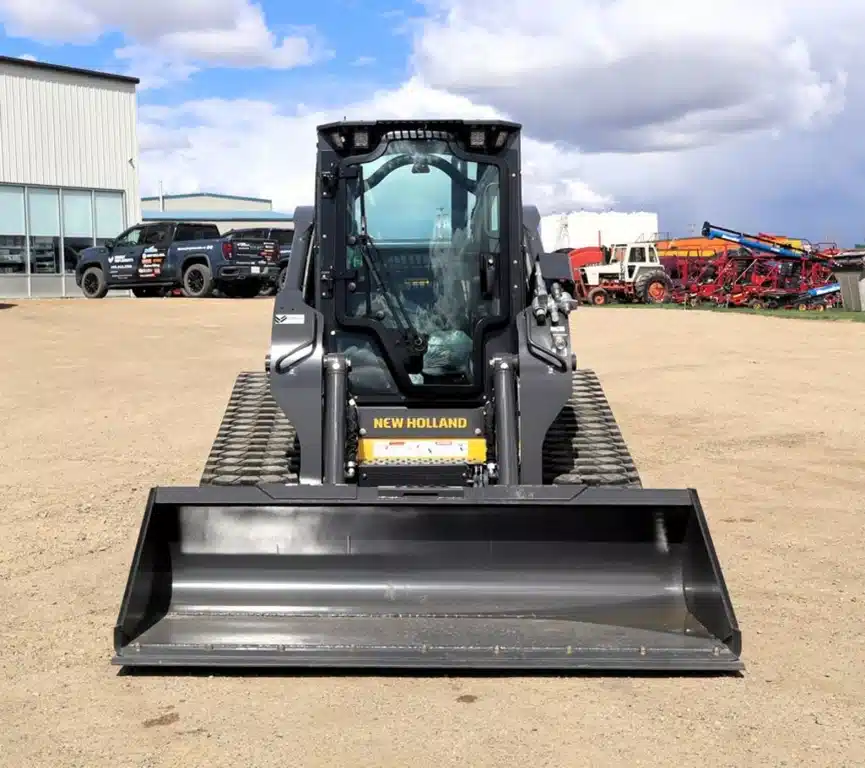 Gallery image 2 for 2026 New Holland Construction C337 Skid Steer