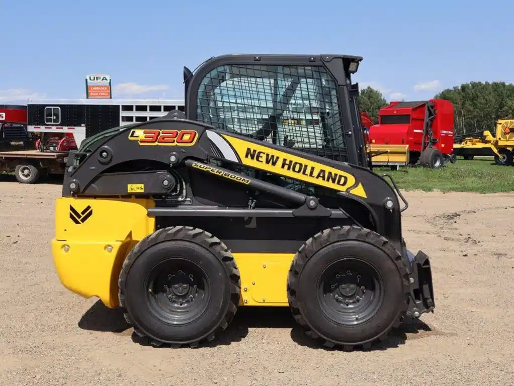 Photo de la Galerie 2 pour 2026 New Holland Construction SKID STEER L320 chargeuse à direction à glissement