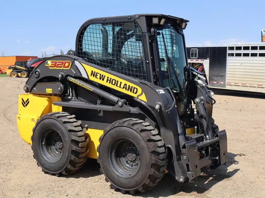 Photo de la Galerie 1 pour 2026 New Holland Construction SKID STEER L320 chargeuse à direction à glissement