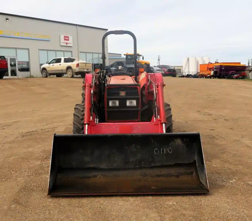 Gallery image 2 for 2002 Massey Ferguson 461 Tractor