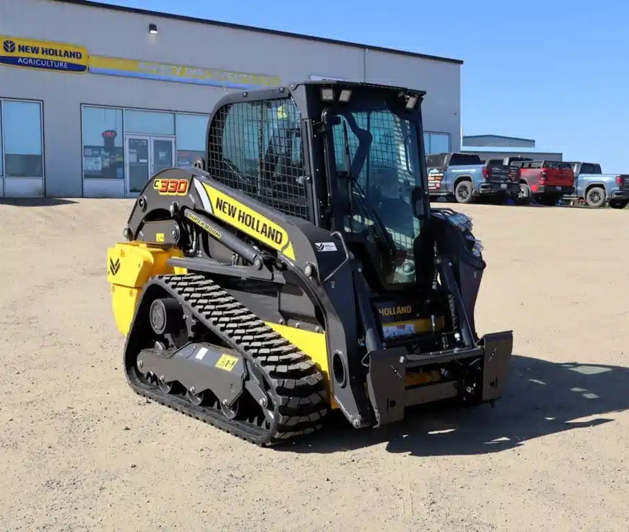 Photo de la Galerie 1 pour 2026 New Holland Construction C330 chargeuse à direction à glissement