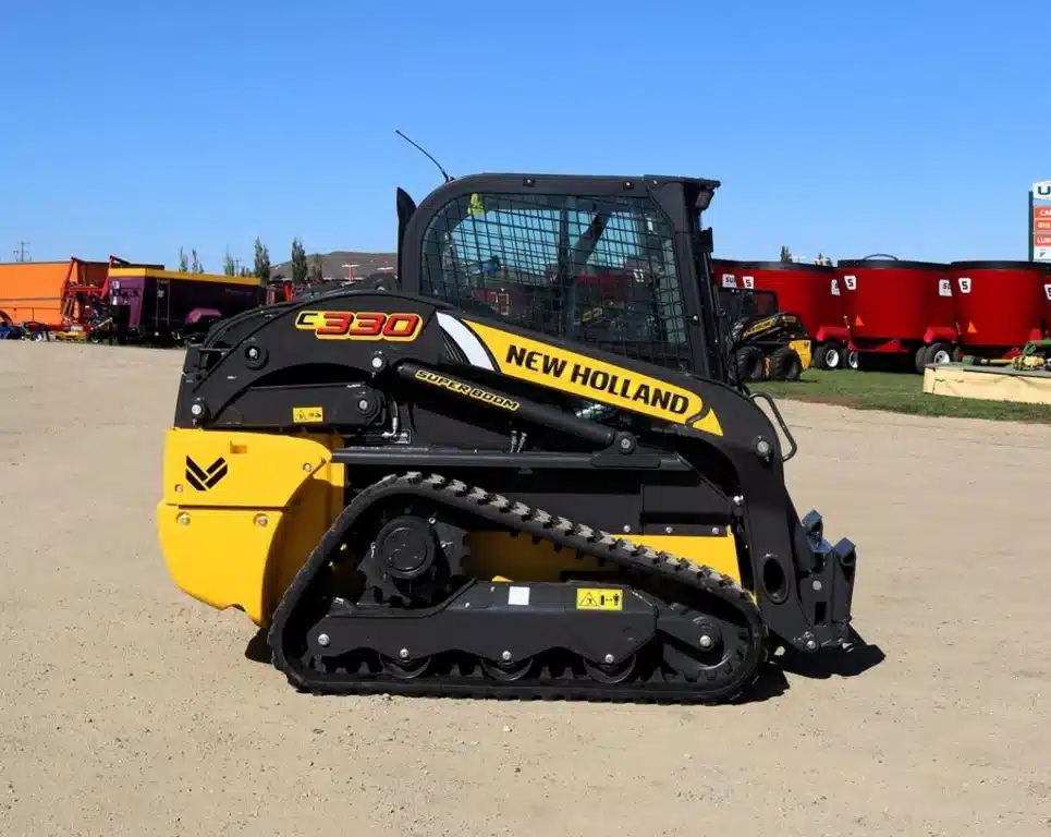 Photo de la Galerie 2 pour 2026 New Holland Construction C330 chargeuse à direction à glissement