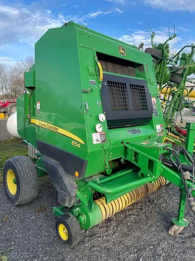 Gallery image 2 for Used 2012 John Deere 854 Round Baler