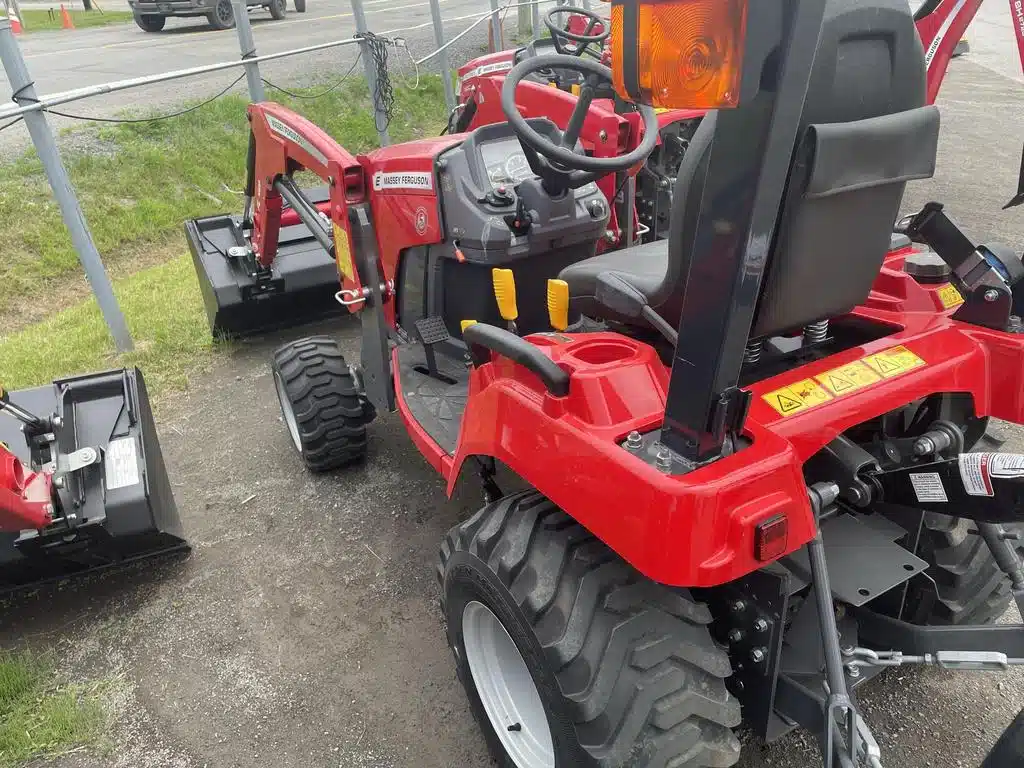 Gallery image 2 for Used 2023 Massey Ferguson GC1723L Tractor