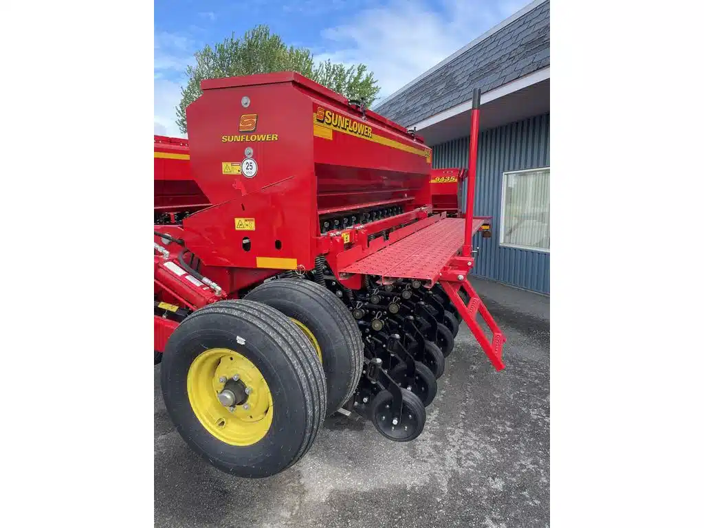Gallery image 2 for New 2024 Sunflower 9435-30 Seeder
