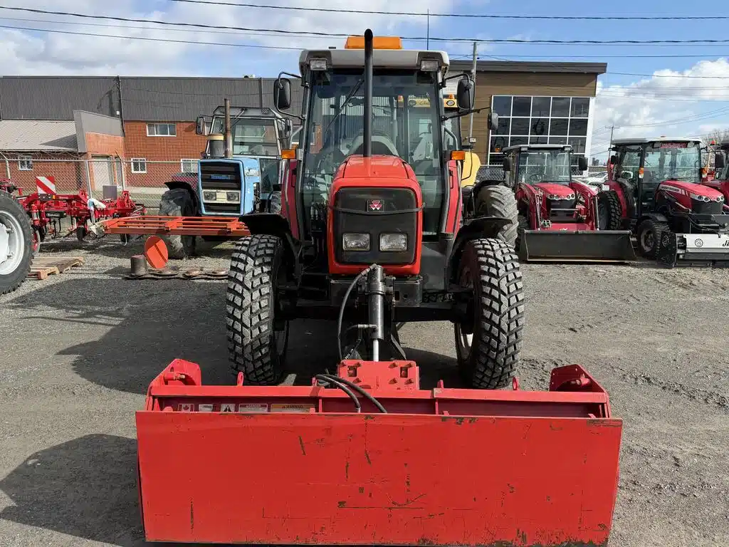 Gallery image 2 for 2001 Massey Ferguson 4235 Tractor