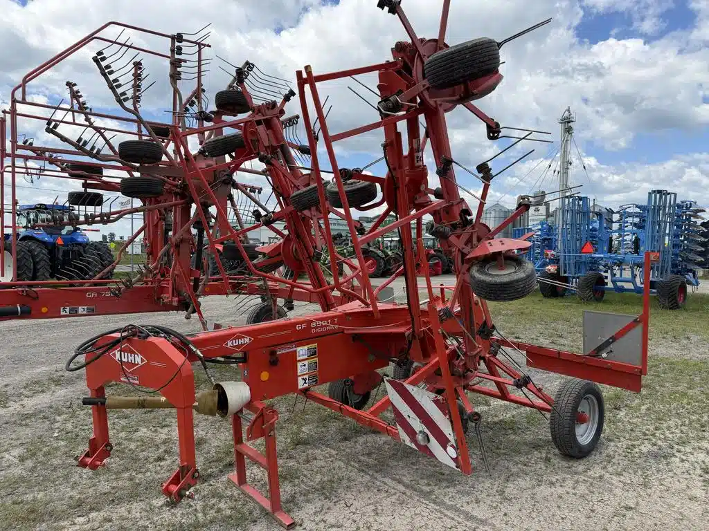 Gallery image 2 for 2016 Kuhn GF8501T Tedder Rake